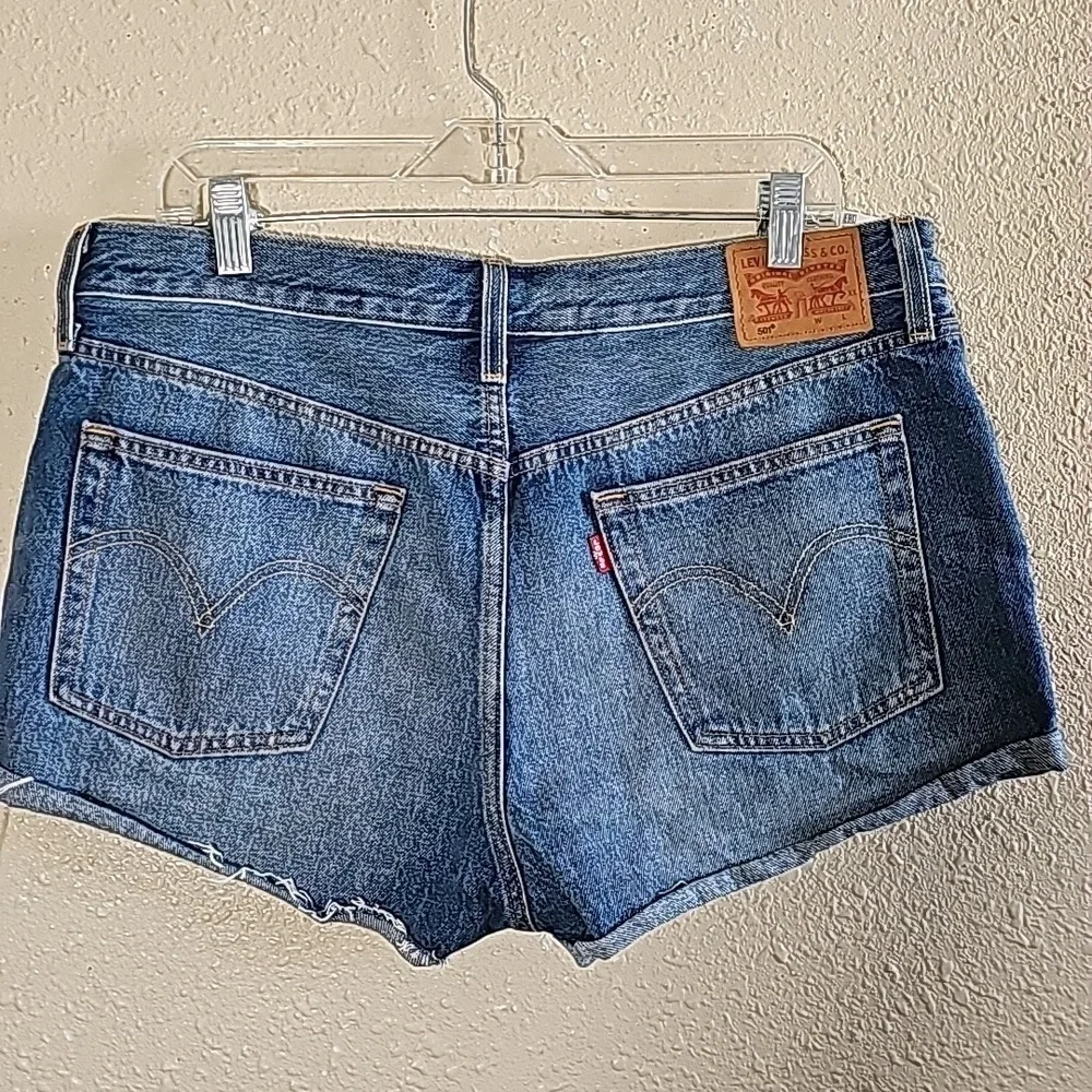 Levi's 501's Denim Shorts Size 32 - Picture 3 of 5